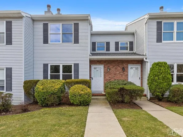 5 Pinetree Ct #274, Monroe Township, NJ 08831