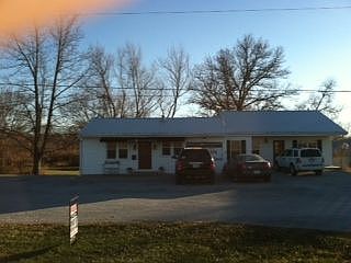 2nd image of 613 W 6th St