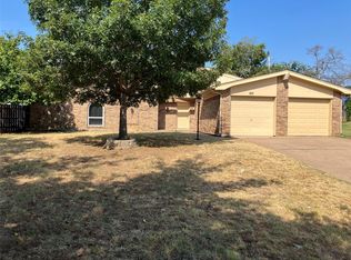 421 Cavender Ct, Hurst, TX 76054