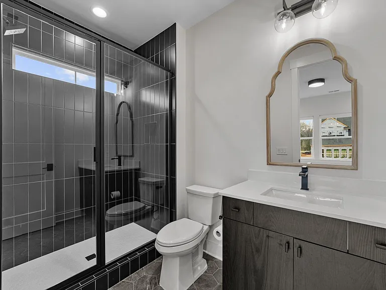 Ensuite bath with fully tiled shower