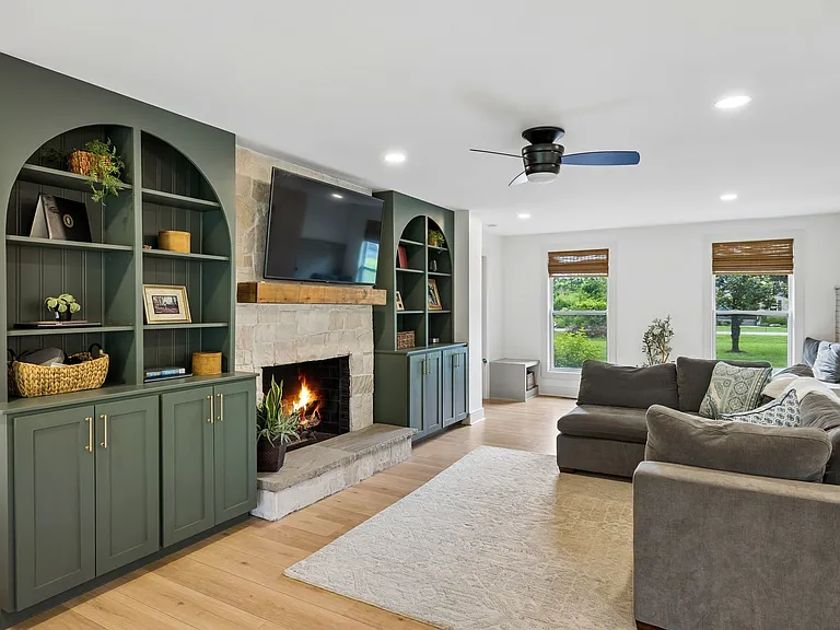 8013 Wikle Rd E — Photo 11