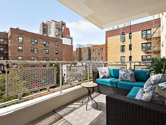 4th image of 40 E 9th St APT 4B