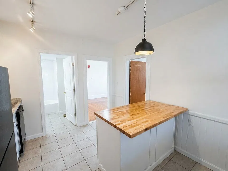257 Beacon St #2