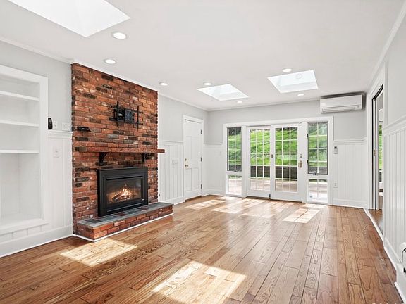 2nd image of 120 Braeside Dr