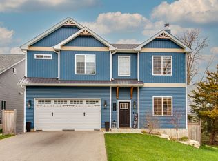 226 Juneway Ter, Lake Bluff, IL 60044