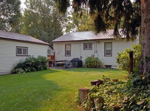 2nd image of 376 W 21st St