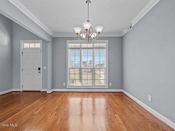 5th image of 811 Bayhill Court