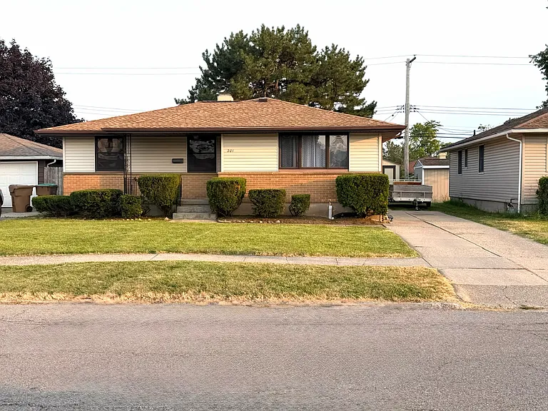 201 Crandon Blvd — Photo 1