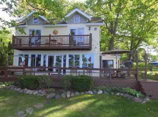 1800 Eagle Point Rd, Clarklake, MI 49234