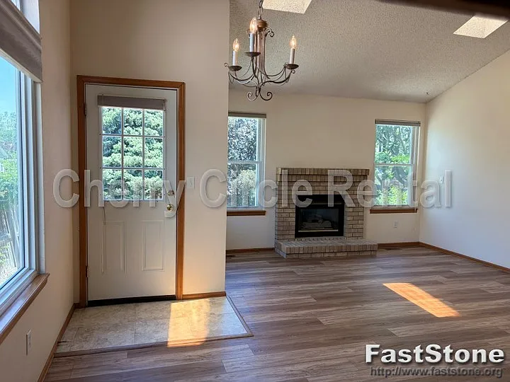 3 bed, 2034 sqft, $2,900 — Photo 4