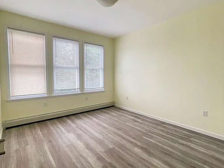 125 Bay 8 St #2A — Photo 3