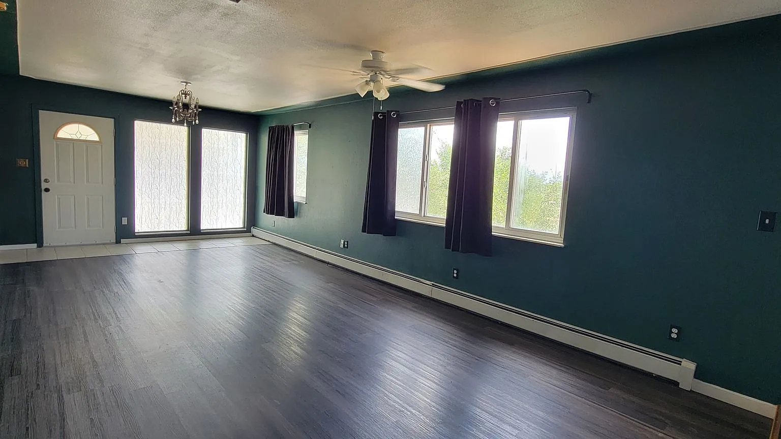3 bedroom 2 bath home in Penrose — Photo 4