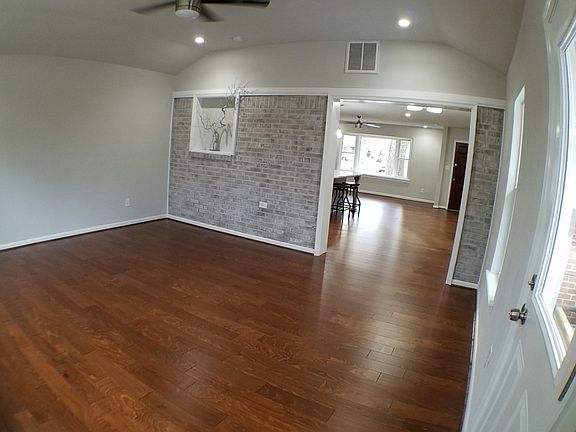 5th image of 942 Strickland Blvd