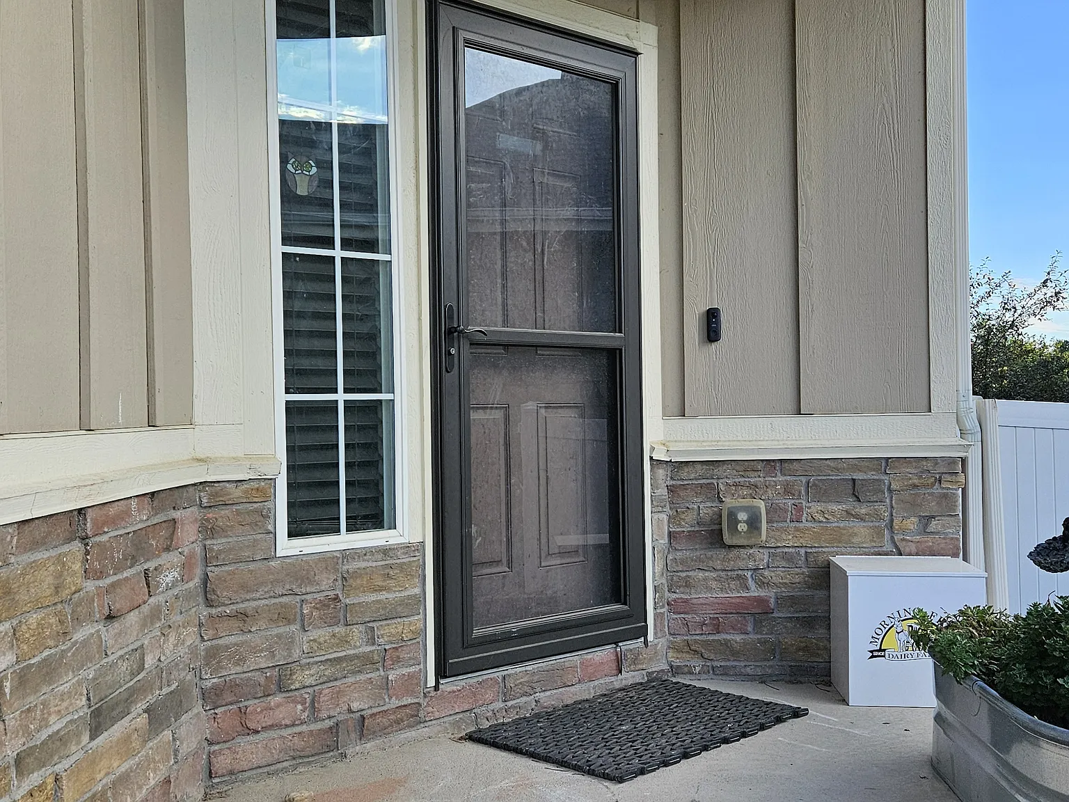 4 bed, 2334 sqft, $2,800 — Photo 2