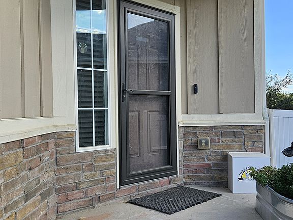 2nd image of 208 Castle Dr