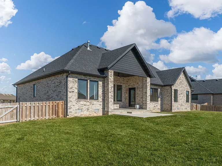 4464 E Lancaster Way — Photo 37