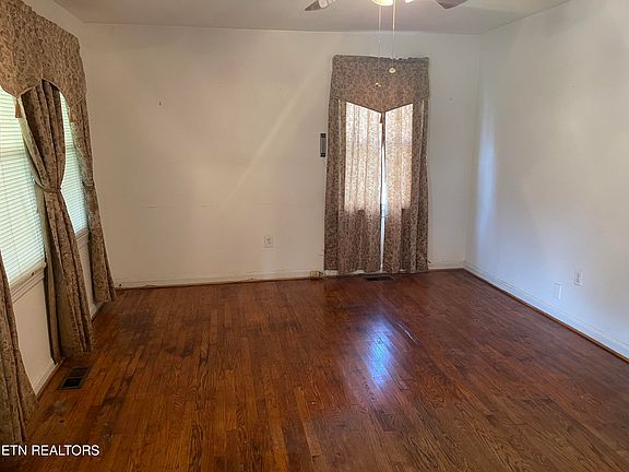 3rd image of 534 Dunn Ave