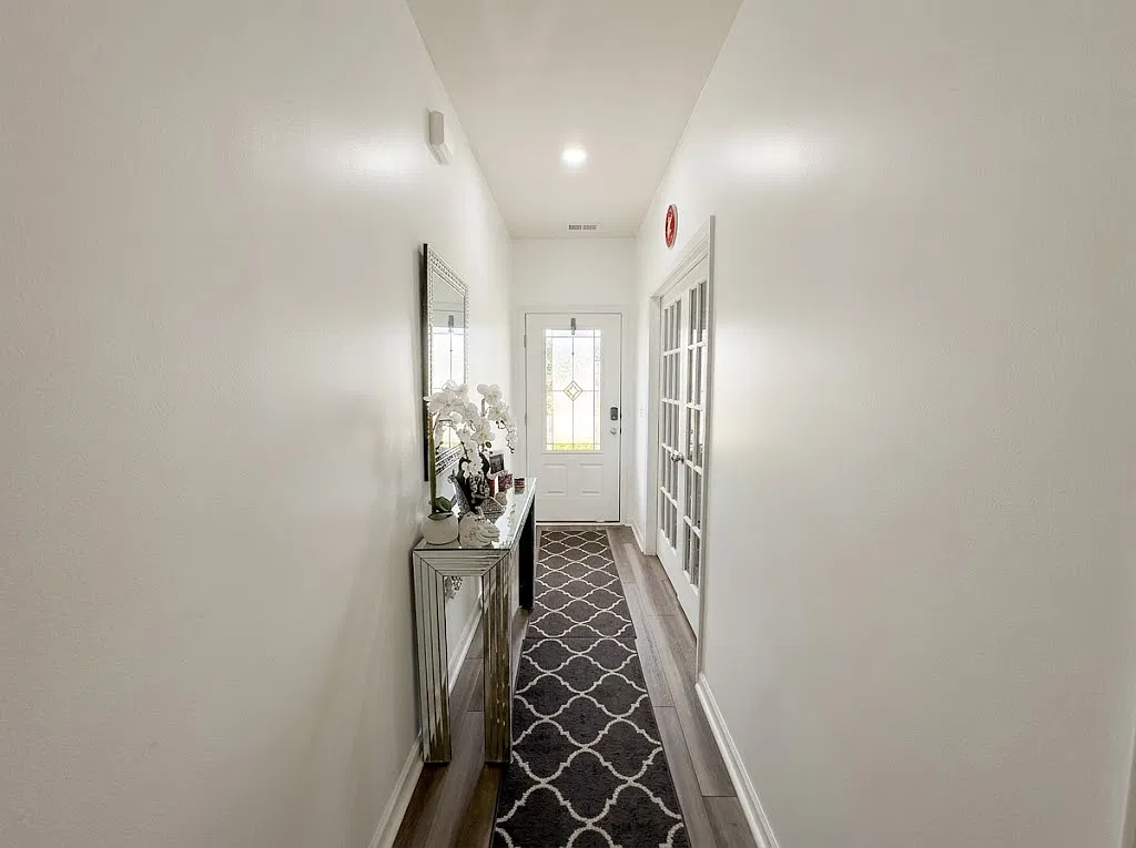4 bed, 2.5 bath, 1890 sqft, $2,425 — Photo 3