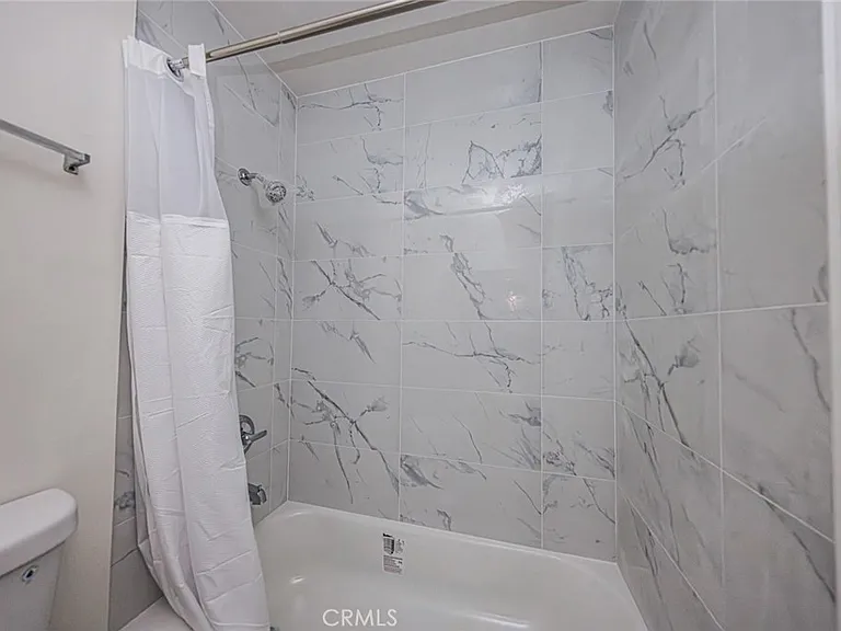 810 E Grand Ave — Photo 15