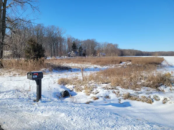 6285 Duffield Rd, Flushing, MI 48433