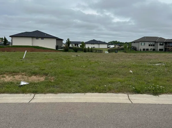 1 W Emerald Bay St, Wichita, KS 67205