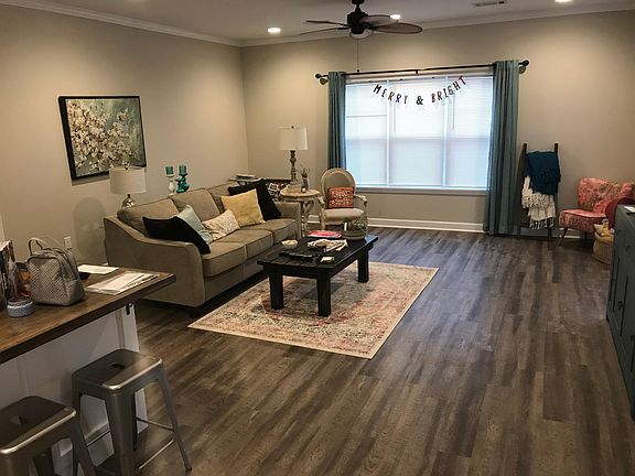 3rd image of 208 Sweet Bay Dr