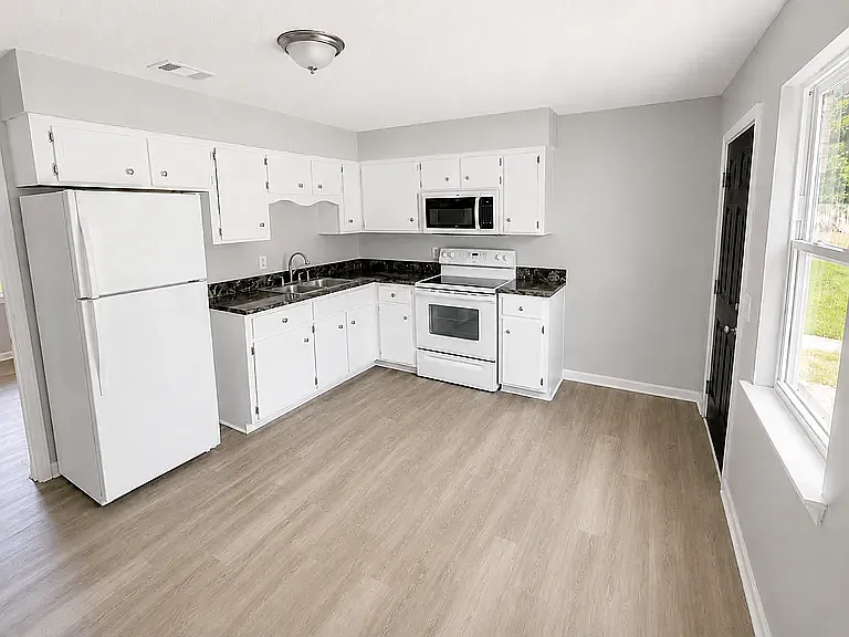 506 Georgia Ave #B — Photo 2