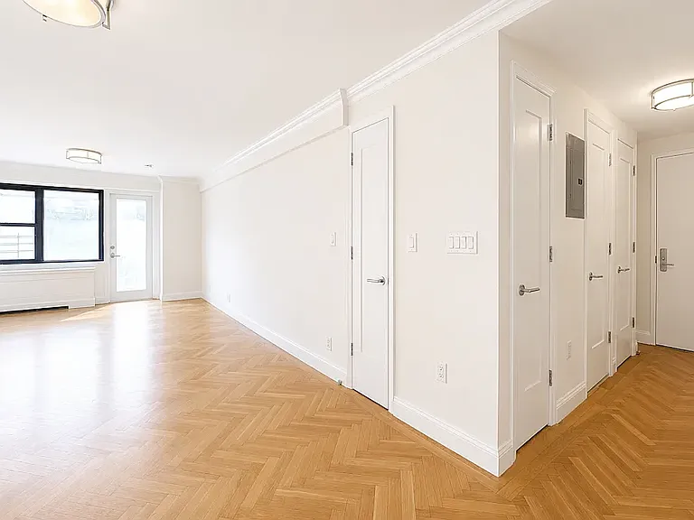 305 E 86th St #7R — Photo 4