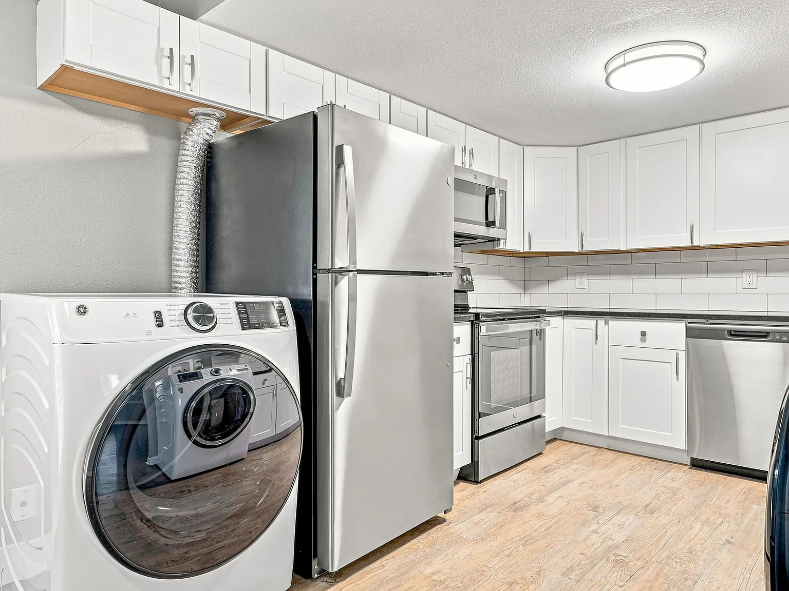3 bed, 1211 sqft, $2,195 — Photo 4