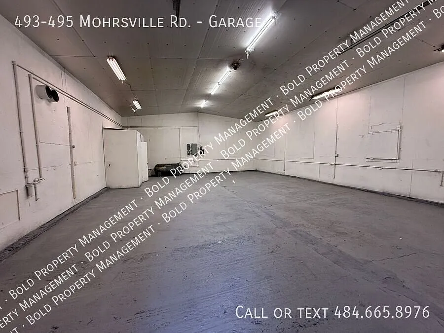 Multiple Car Garage Available — Photo 3