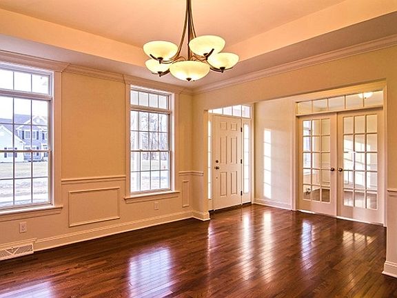 2nd image of 1 Country Club Ln