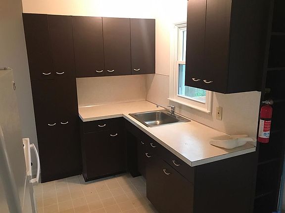 2nd image of 539 Hollis Ave