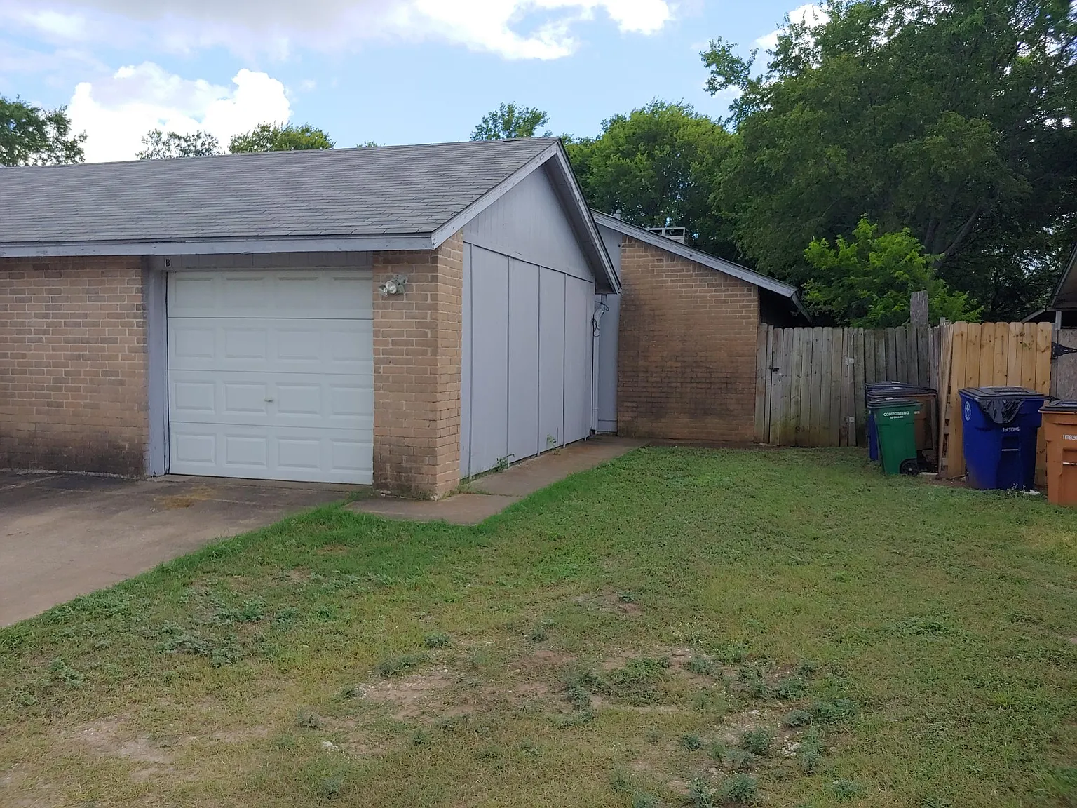 2 bed, 915 sqft, $1,275 — Photo 1