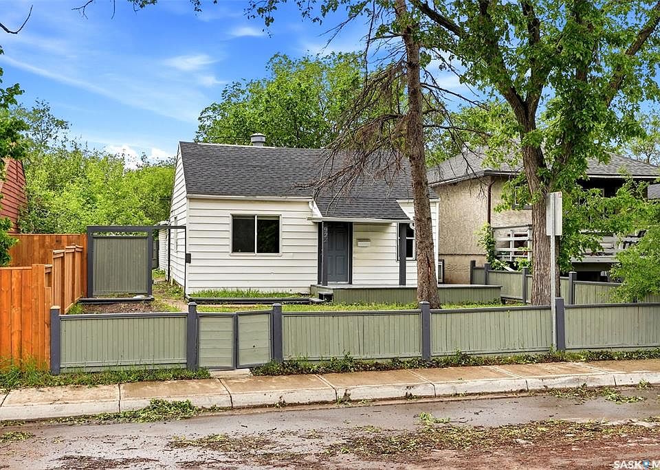 1st image of 922 Athol STREET
