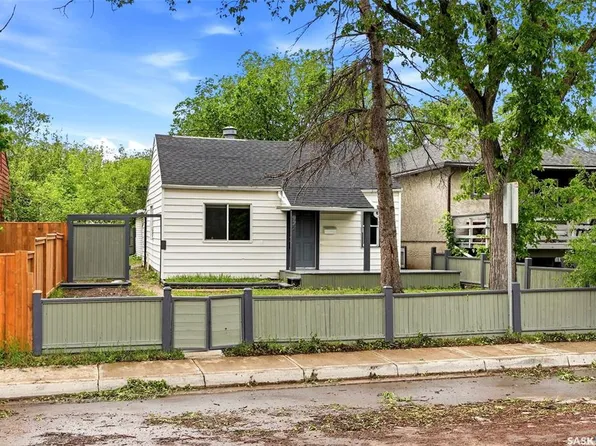922 Athol STREET, Regina, SK S4T 3B7