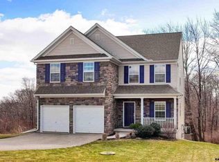 630 Rosewater Dr, Red Lion, PA 17356