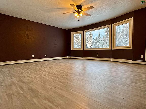3rd image of 3691 Lyle Ave