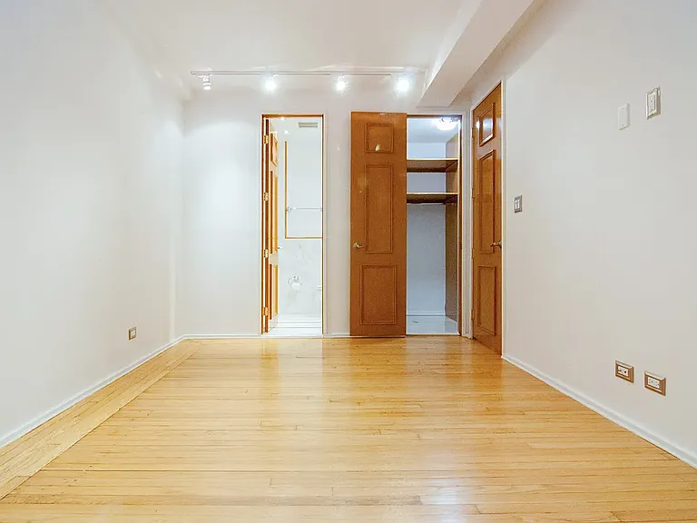145 W 58th St #4H — Photo 7