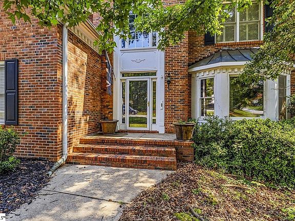 5th image of 17 Misty Oaks Dr