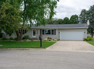 1280 Grandview Ct, Sun Prairie, WI 53590