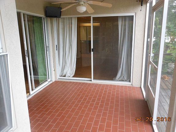 Covered, Screened patio
