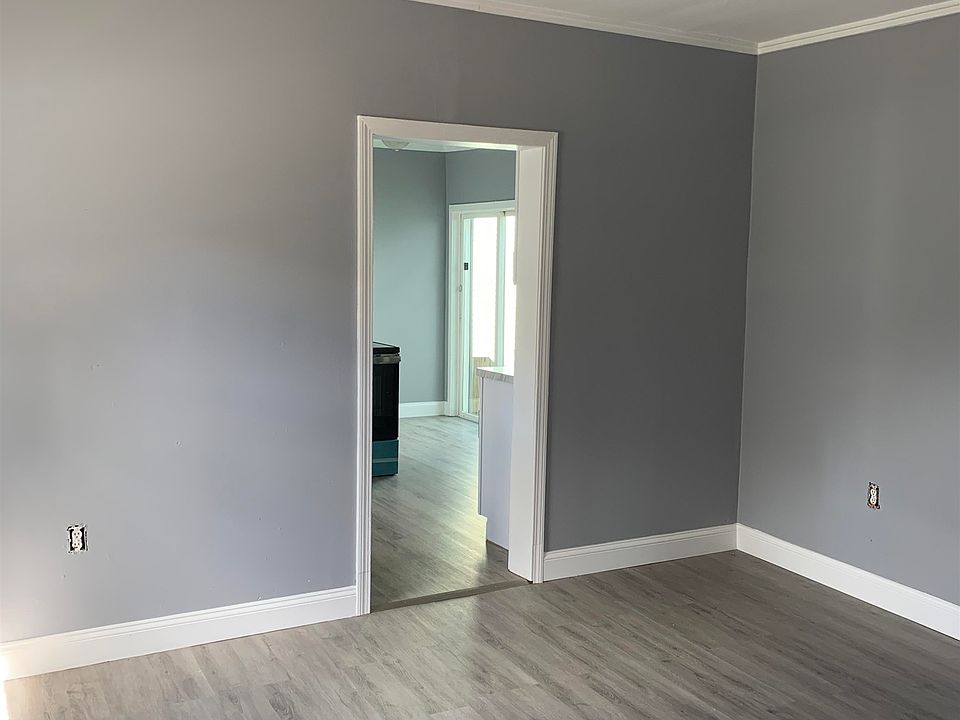 1st image of 104 Pine St #2