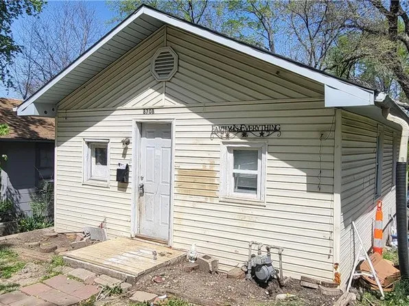 8708 E Roberts St, Independence, MO 64053