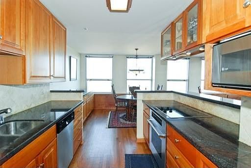 3rd image of 2626 N Lakeview Ave APT 3303