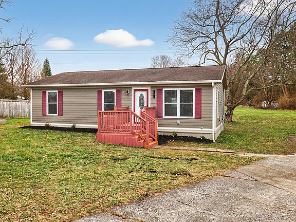 2nd image of 131 Clearwater Ln