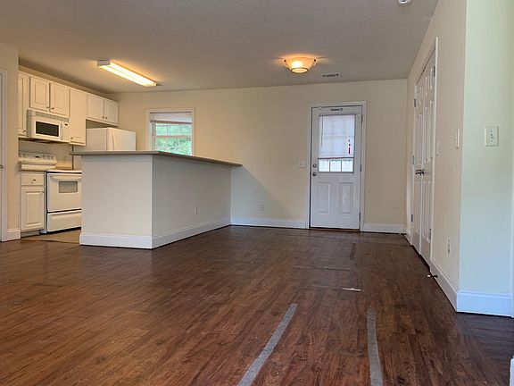 2nd image of 601 Little John Ct