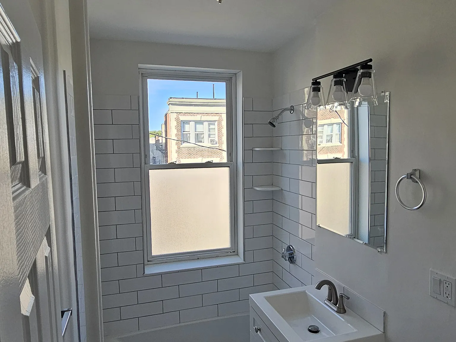 1 bed, 600 sqft, $2,300 — Photo 3