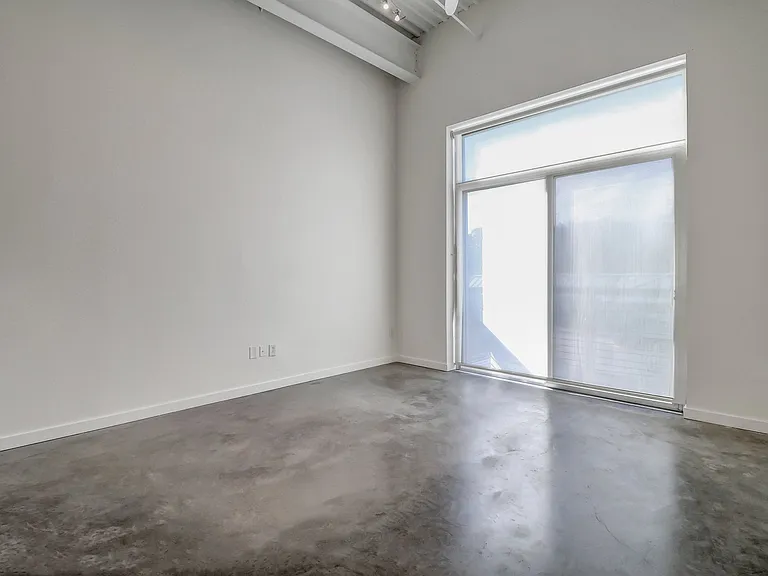 2514 Abercorn St #205 — Photo 32