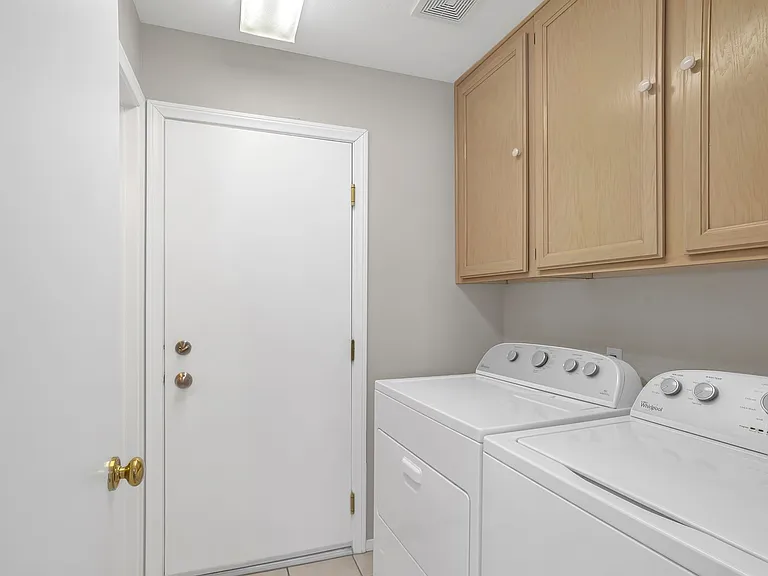 8133 Kentshire Dr — Photo 10