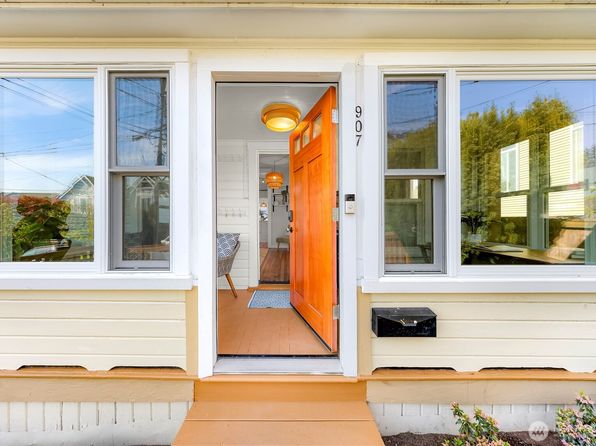 907 N 74th Street, Seattle, WA 98103